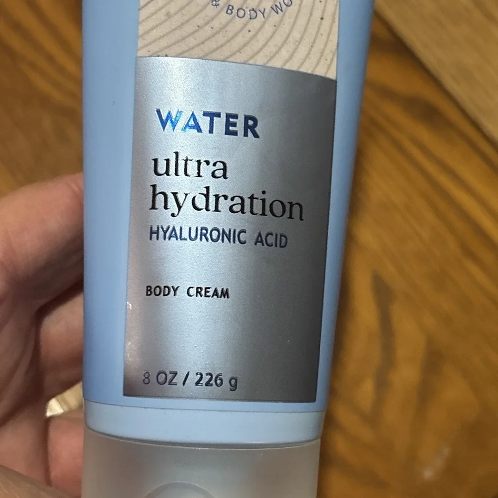 New Bath & Body Works Water Ultra Hydration Body Cream Hyaluronic Acid,‎ 8 oz